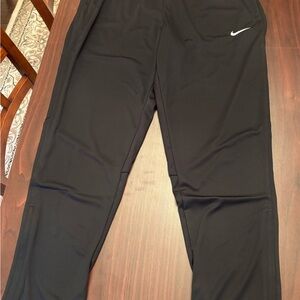 NWT Men’s Black Nike Athletic Training Pants